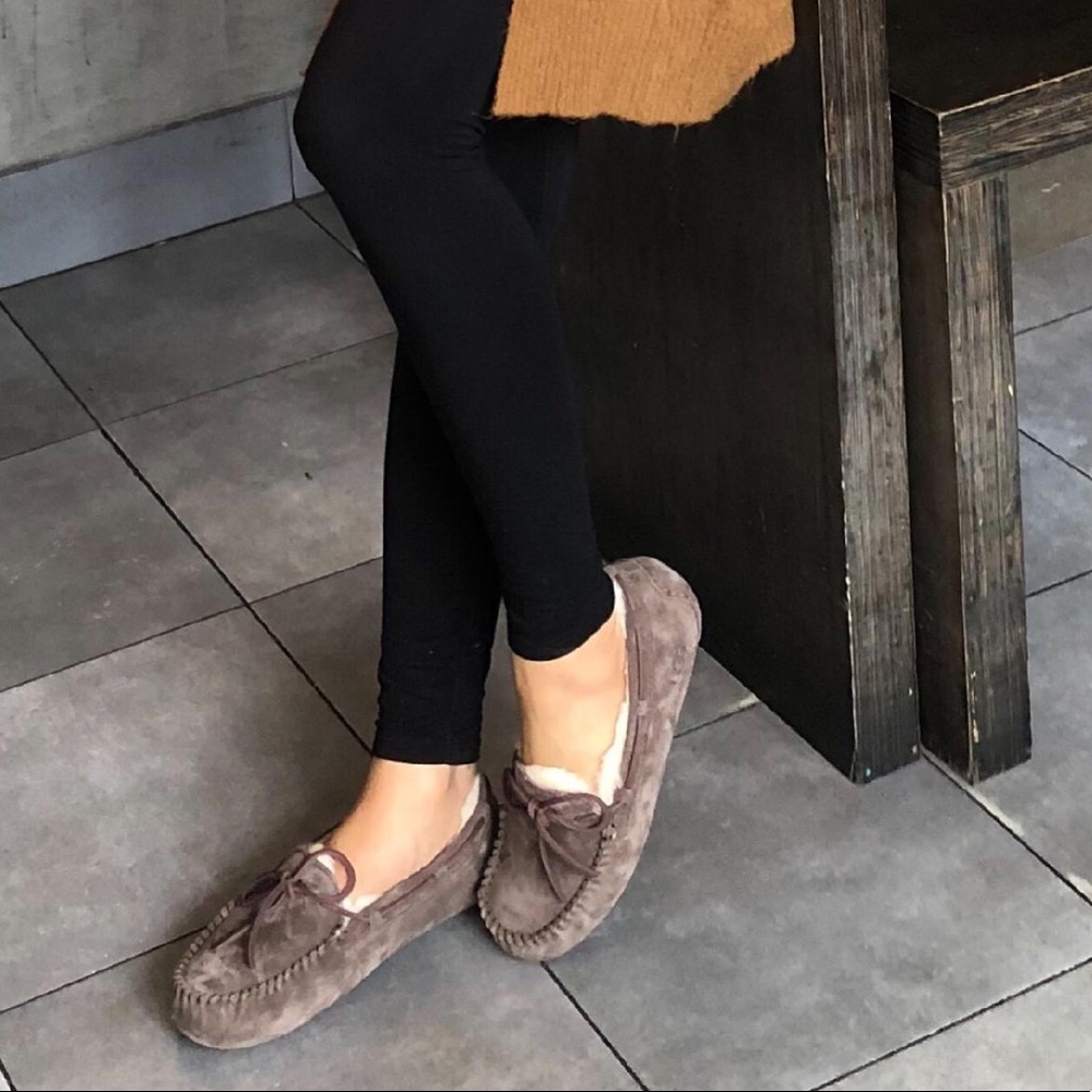 UGG DAKOTA moccasin women’s 8 brown